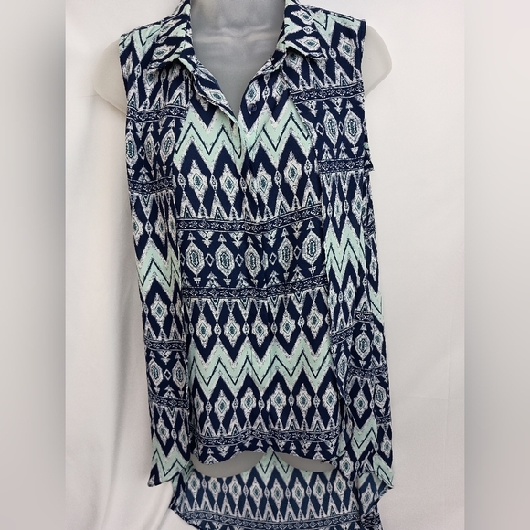 Zac & Rachel 2/$30 Blue and White Geometric Tunic (#326) - Picture 1 of 9